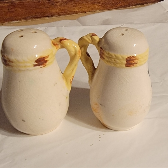 Antique Rooster Salt & pepper shakers. - Picture 2 of 5